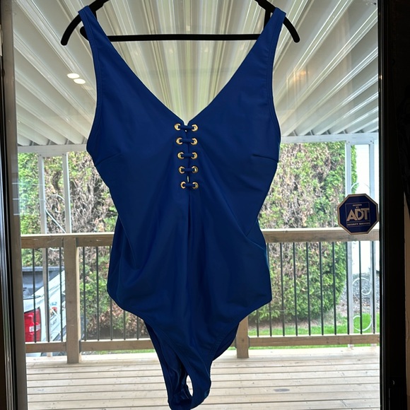 Like new - Picture 1 of 6